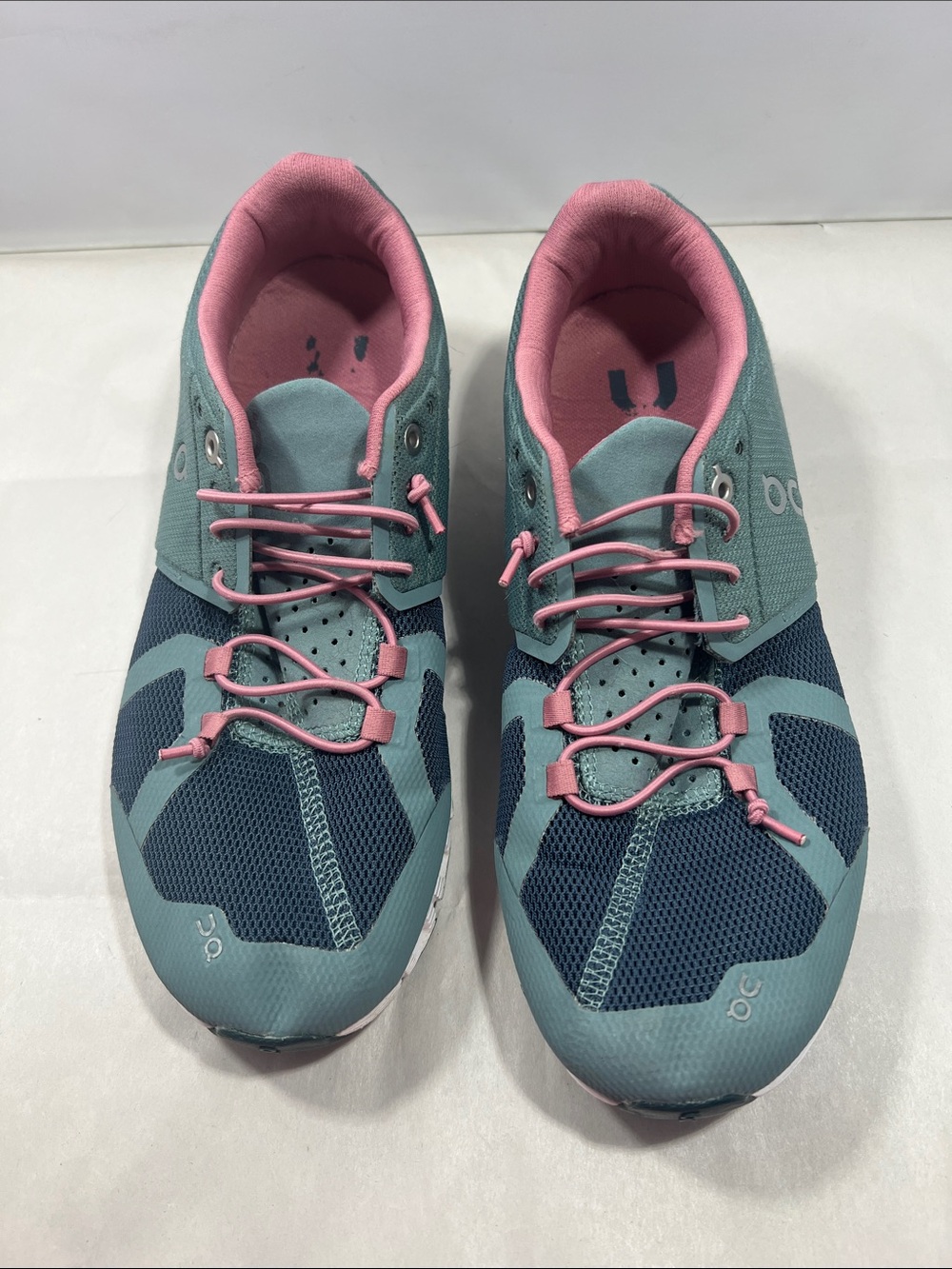 On clouds women’s teals and Pink Athletic Sneakers